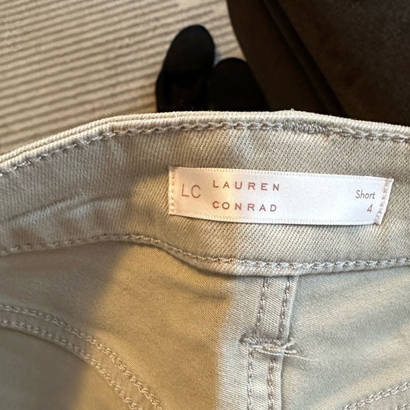 Lauren Conrad size 4 high waste short 2 inch inseam - Picture 2 of 4